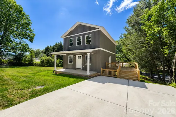 1135 Apple LN, Granite Falls, NC 28630