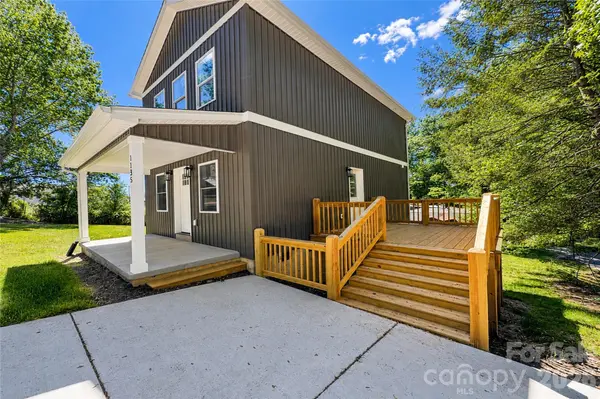 1135 Apple LN, Granite Falls, NC 28630