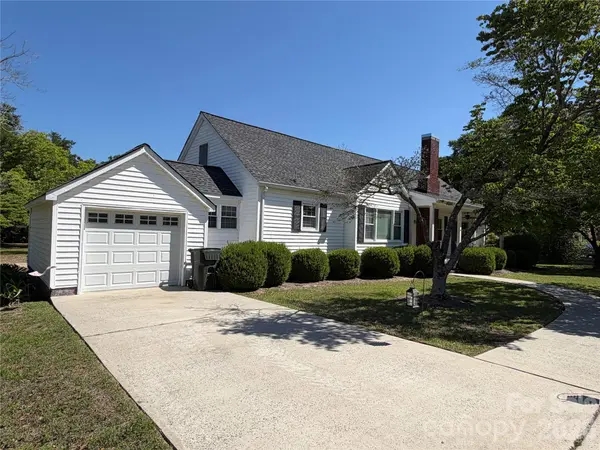 202 W Stevens DR, Kershaw, SC 29067