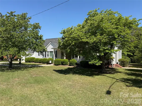 202 W Stevens DR, Kershaw, SC 29067