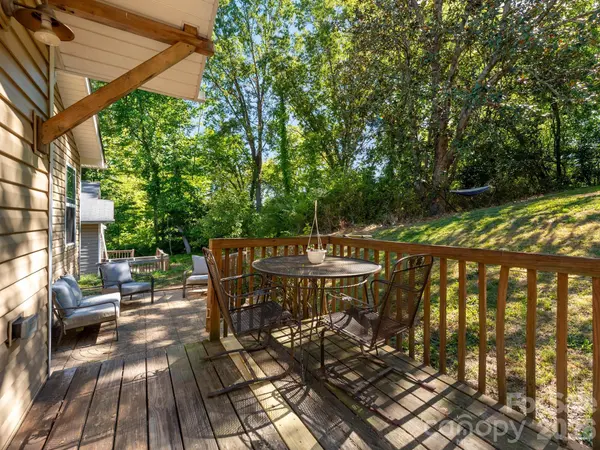 24 Hilldale RD, Asheville, NC 28803