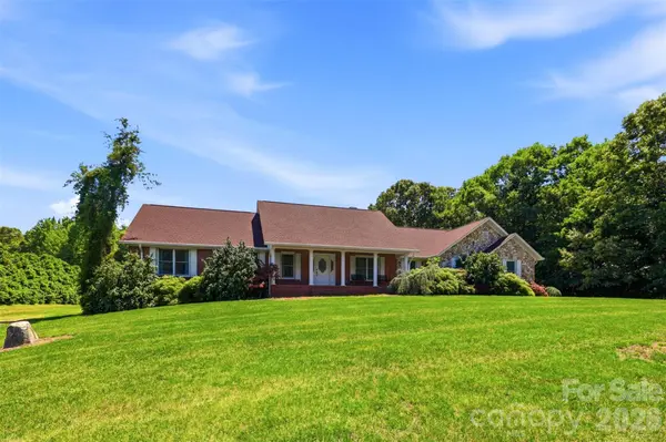 6181 Willowbottom RD, Hickory, NC 28602