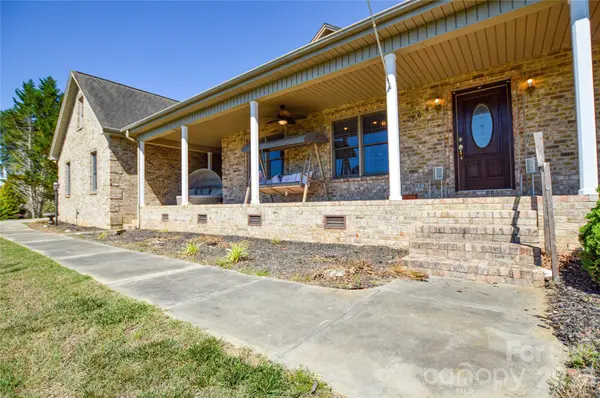 365 Wildlife Club LN, Taylorsville, NC 28681