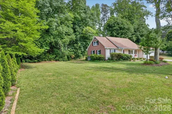 1303 Wildwood DR, Kannapolis, NC 28081