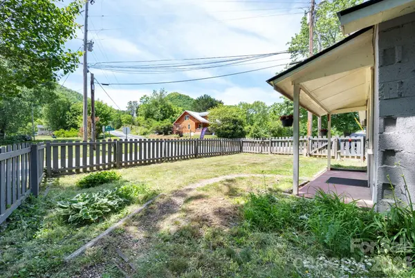 2802 Beaverdam RD, Canton, NC 28716