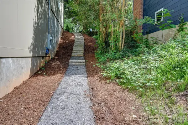 30 Sand Hill RD, Asheville, NC 28806