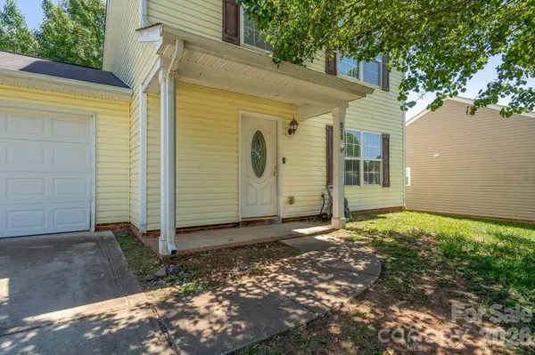 511 Lightspun LN, Charlotte, NC 28216