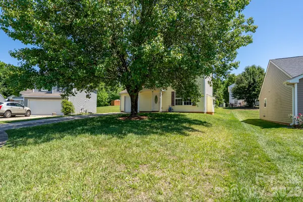 511 Lightspun LN, Charlotte, NC 28216