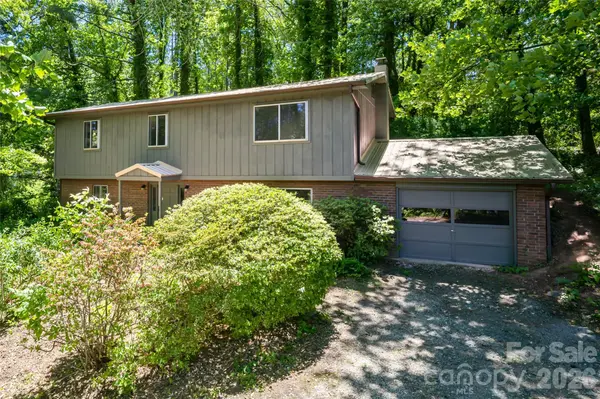 1 Beaverdam Knoll RD, Asheville, NC 28804