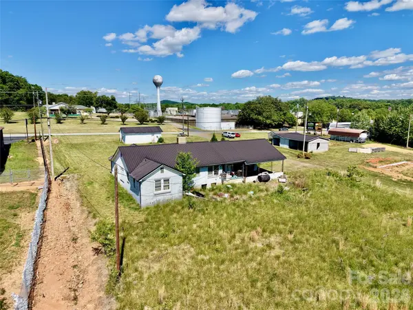 1263 NC 16 HWY N, Taylorsville, NC 28681