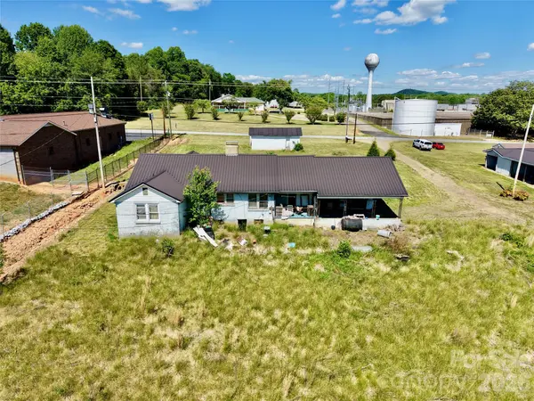 1263 NC 16 HWY N, Taylorsville, NC 28681