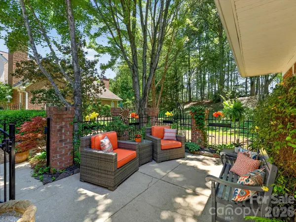 7444 Hurstbourne Green DR, Charlotte, NC 28277