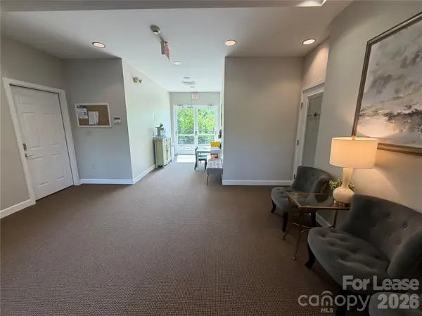 121 Rolling Hill RD, Mooresville, NC 28117