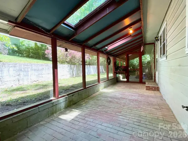 213 N Park LN, Black Mountain, NC 28711