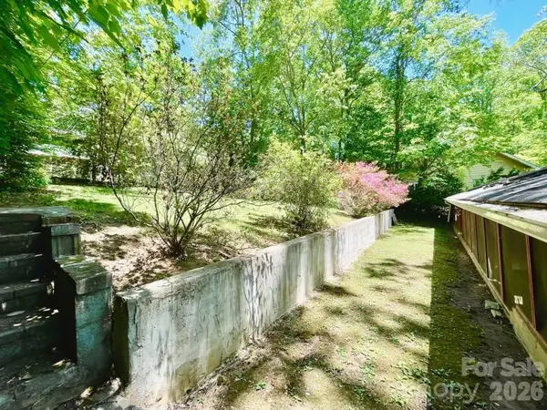 213 N Park LN, Black Mountain, NC 28711