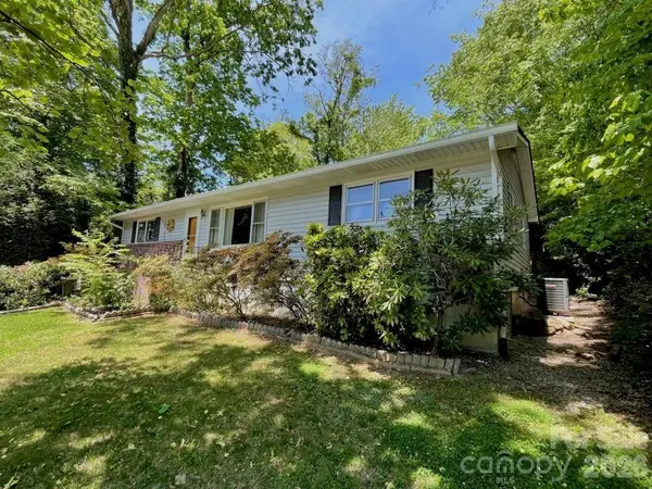 213 N Park LN, Black Mountain, NC 28711