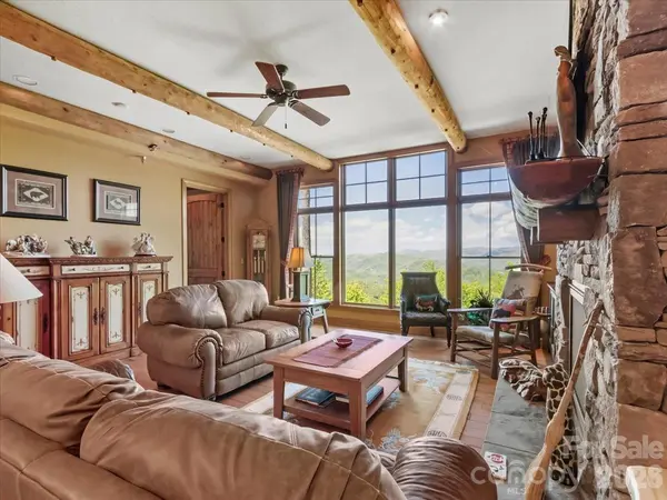 52 Logging Horse RD #A102, Burnsville, NC 28714