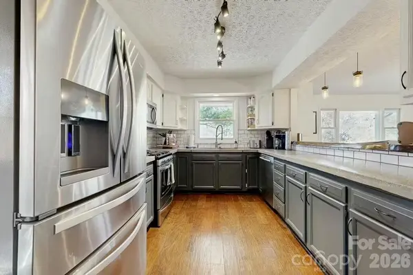 121 Oak TER, Arden, NC 28704