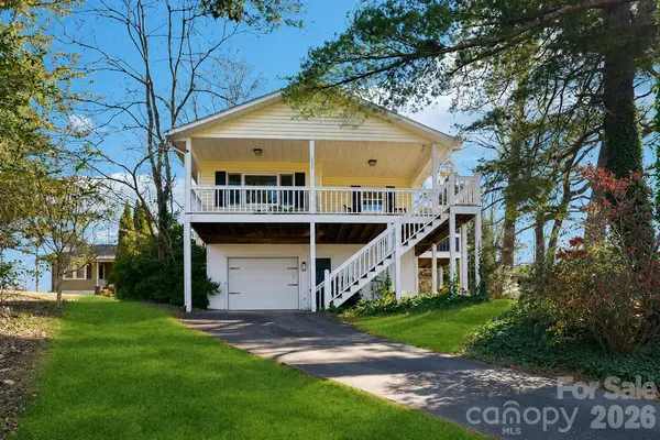 121 Oak TER, Arden, NC 28704