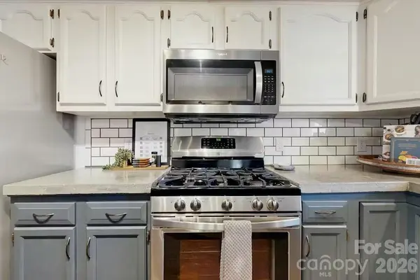 121 Oak TER, Arden, NC 28704