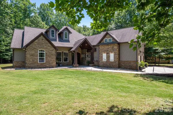 489 Evergreen RD, Lake Wylie, SC 29710