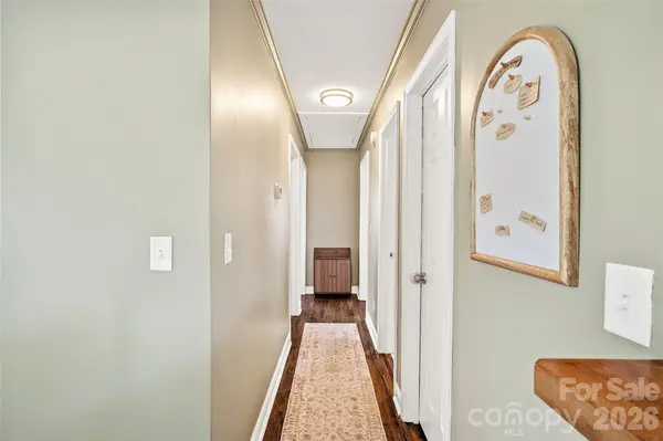 708 Prince DR, Hendersonville, NC 28791