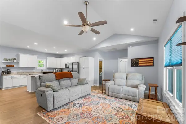 2455 Saratoga RUN, Morganton, NC 28655