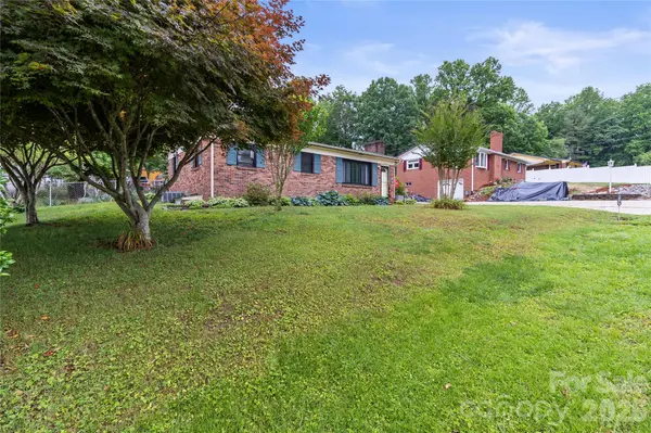 325 Swanson DR SW, Lenoir, NC 28645