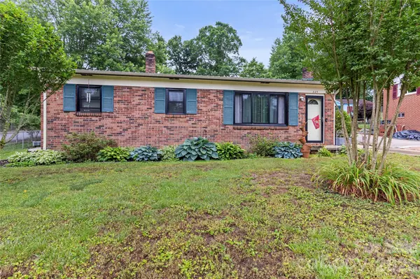 325 Swanson DR SW, Lenoir, NC 28645