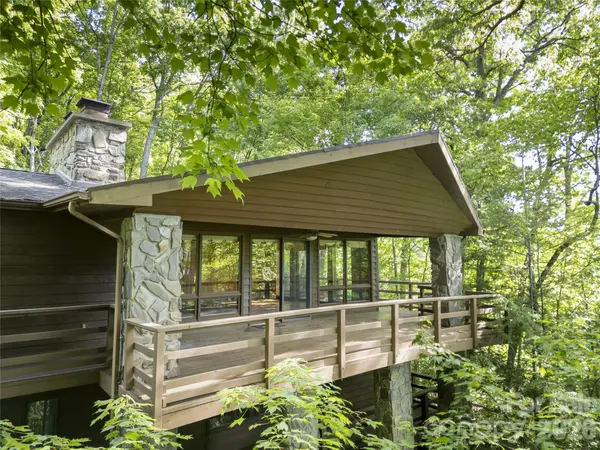 1126 Scenic CIR, Waynesville, NC 28786