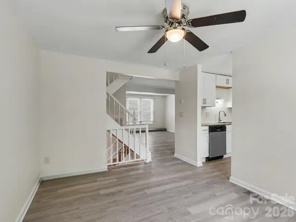 9416 Lexington CIR, Charlotte, NC 28213