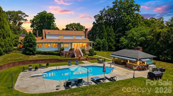 1013 14th Avenue DR NW, Hickory, NC 28601