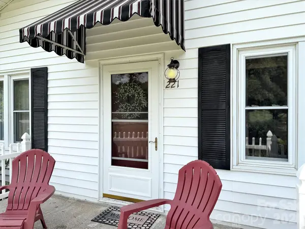 221 Moody Farm RD, Maggie Valley, NC 28751