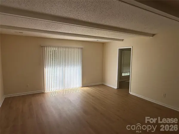 6341 Round Hill RD, Charlotte, NC 28211