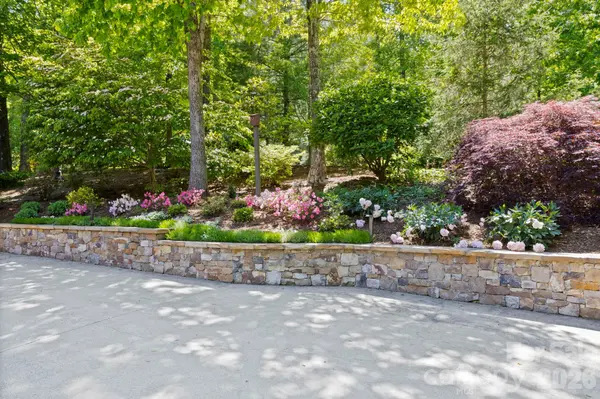 20 Fernridge CT, Flat Rock, NC 28731