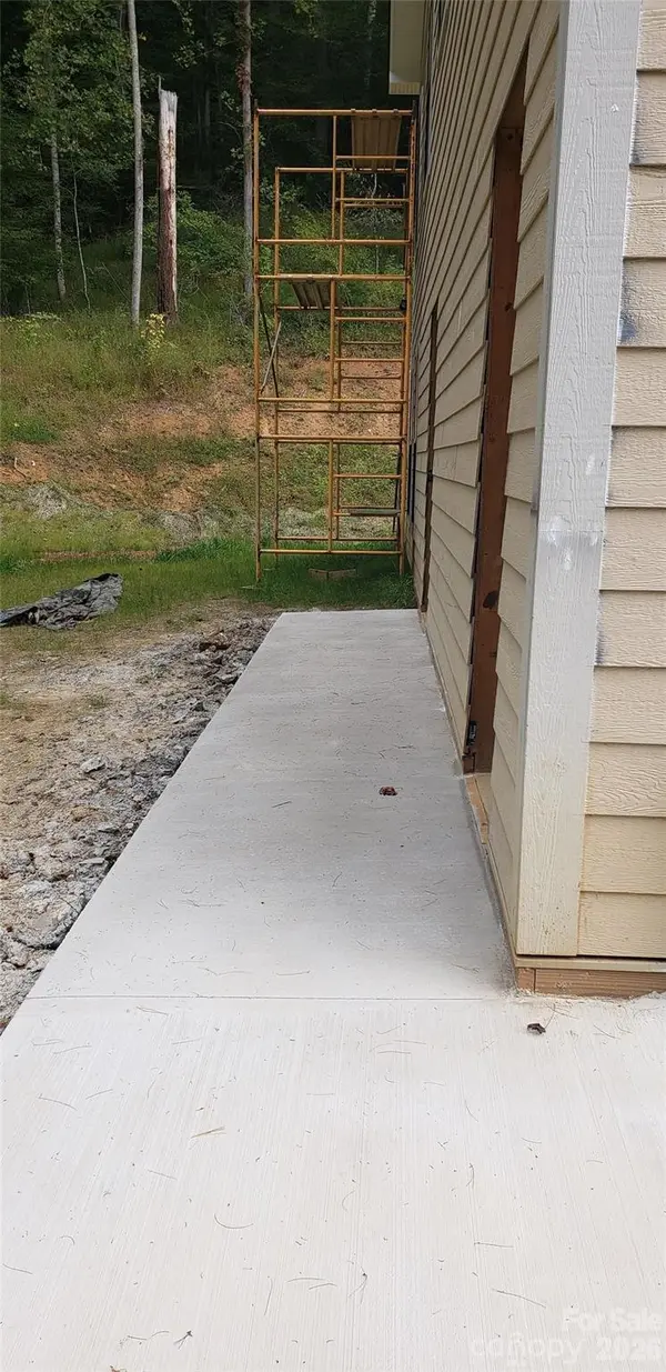 498 Coxes Creek RD, Burnsville, NC 28714