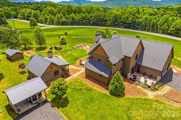 4862 Pinnacle Mountain RD, Zirconia, NC 28790