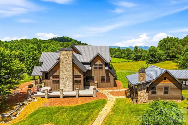4862 Pinnacle Mountain RD, Zirconia, NC 28790