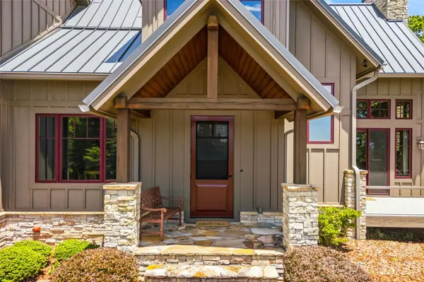 4862 Pinnacle Mountain RD, Zirconia, NC 28790