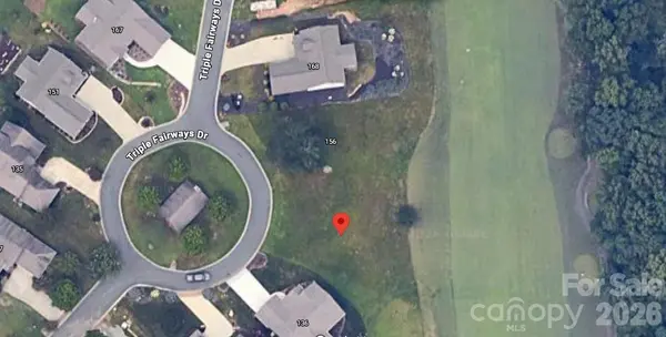 148 Triple Fairways DR, Hendersonville, NC 28739