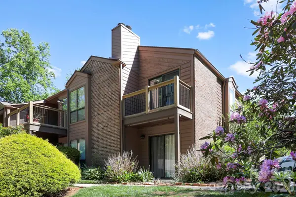 48 Ravencroft LN, Asheville, NC 28803