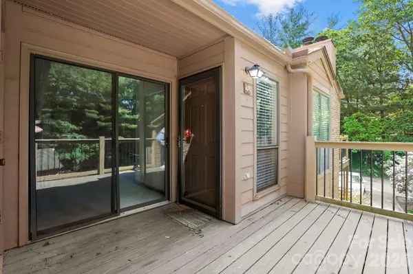 48 Ravencroft LN, Asheville, NC 28803