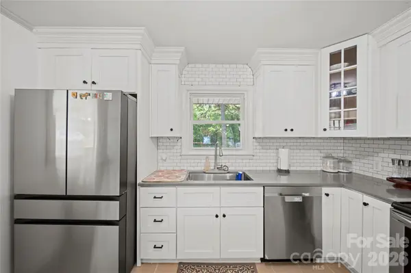 600 Mcadenville RD, Lowell, NC 28098