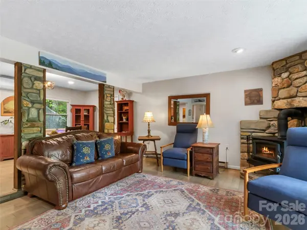 597 Sweetwater Ridge RD, Burnsville, NC 28714