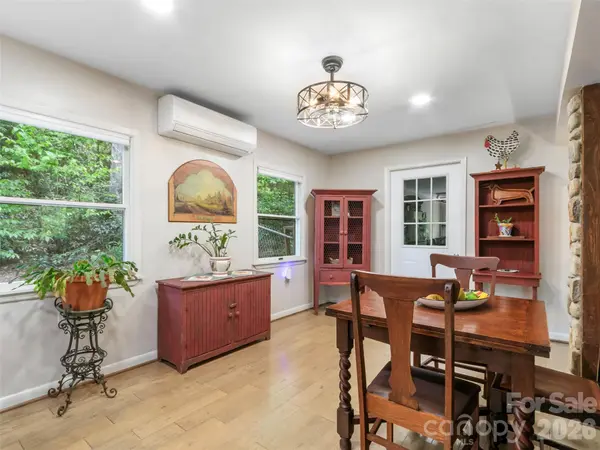 597 Sweetwater Ridge RD, Burnsville, NC 28714