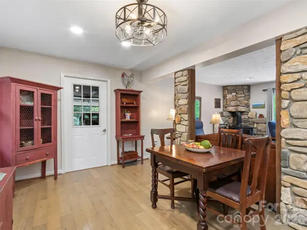 597 Sweetwater Ridge RD, Burnsville, NC 28714