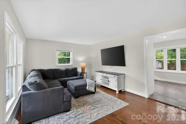 6912 Woodstock DR, Charlotte, NC 28210