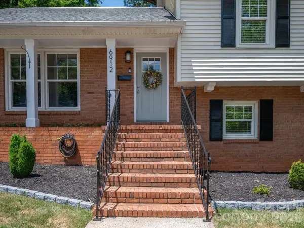 6912 Woodstock DR, Charlotte, NC 28210