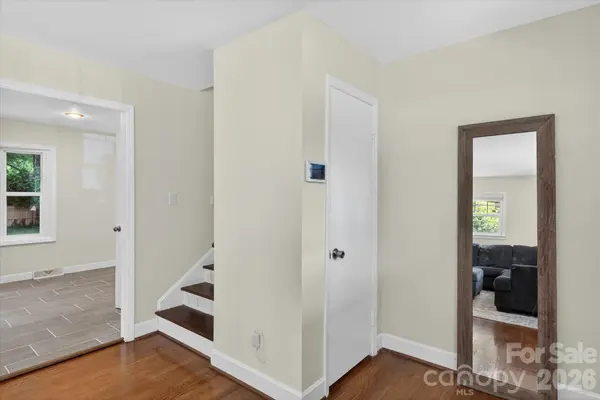 6912 Woodstock DR, Charlotte, NC 28210