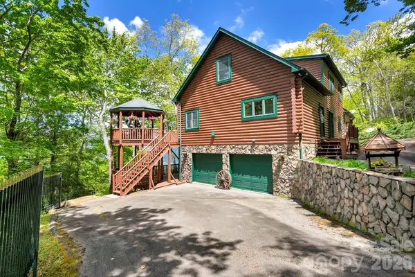 35 Falcon Crest LOOP, Maggie Valley, NC 28751